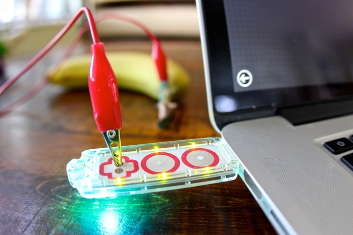 Startap-nedeli-ot-ALLO.-Nadelite-lyuboj-predmet-novym-funktsionalom-s-Makey-Makey-Go.-Podklyuc...png